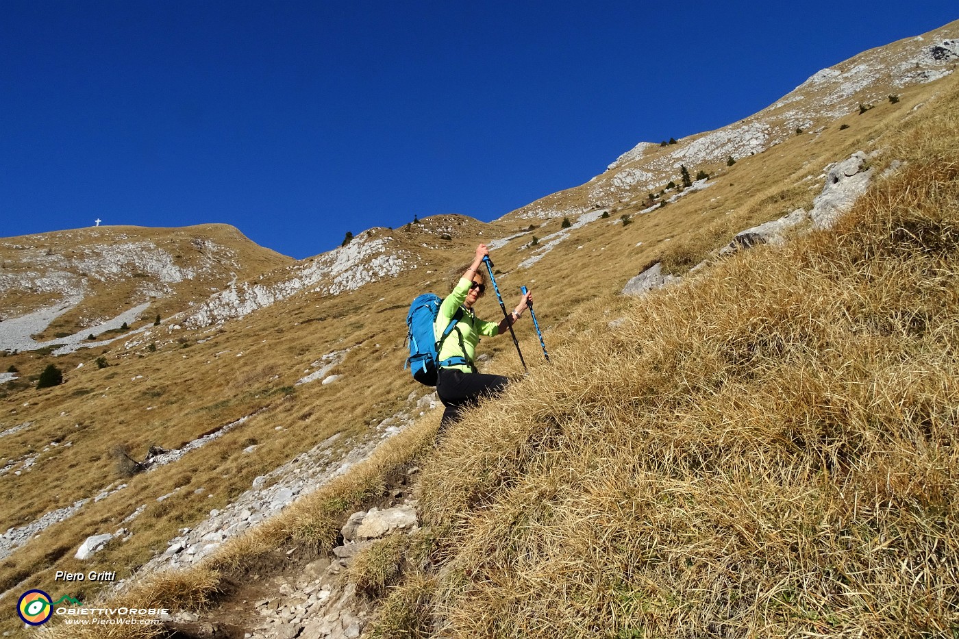 24 Rientrati nel sent. 234, risaliamo la Val Carnera.JPG -                                
